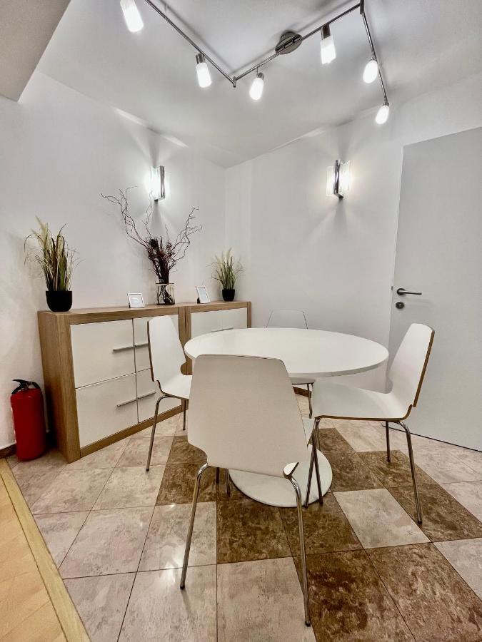 Traum Apartment Mit Pool+Balkon Wiedeń Zewnętrze zdjęcie